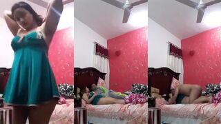 شرموطة مصرية بيضة تتناك علي الكنبة