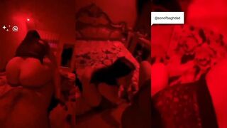 ليلة حمراء خليجية كلها دلع العلق هيشنقها بزبره وهي بتمصله