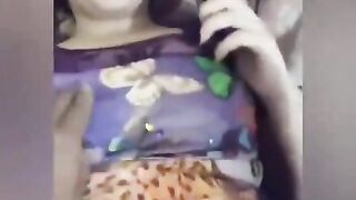 بتكلم حبيبها في التليفون وهي بتتناك من غيره الشرموطة - سكس مصري فاجر