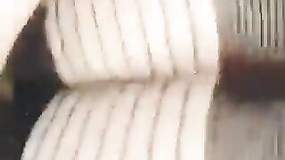 زبره غرقان عسل من كسها المبلول شرموطة مصرية ممحونة نيك تنهيداتها واهاتها كلها محنة