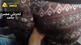سكس تحرش مصري الواد ماسك وبيلعب في طيز البت في المترو والقحبة مستمتعة